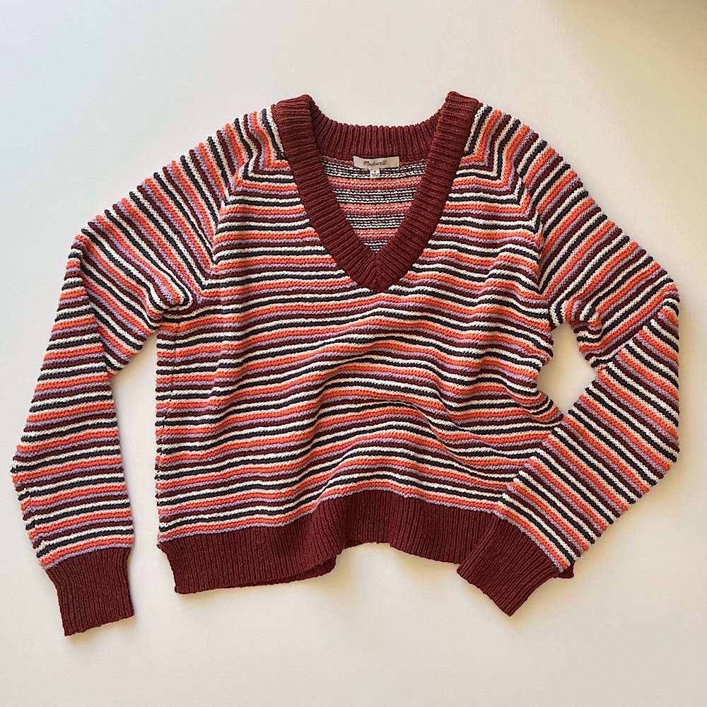 Arden V-Neck Crop Pullover Sweater in Stripe